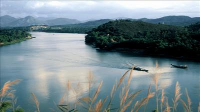 Xây dựng Quy hoạch tổng hợp lưu vực sông Hương tầm nhìn đến năm 2050