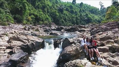 Thừa Thiên Huế phát triển du lịch sinh thái gắn với suối, thác