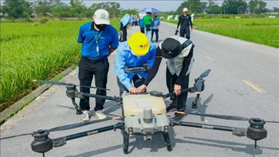 Sử dụng Drone để phun thuốc bảo vệ thực vật