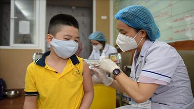 Thủ tướng yêu cầu đẩy mạnh tiêm vaccine phòng Covid-19