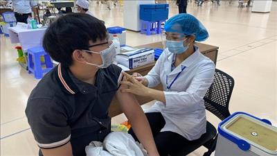 Đẩy mạnh tiêm chủng và tiêm liều nhắc lại vaccine ngừa Covid-19