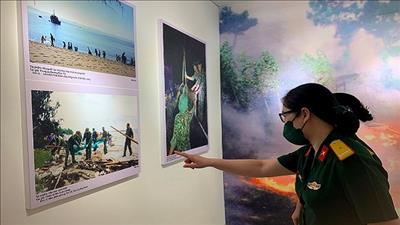 Khai mạc triển lãm ảnh quân đội với nhiệm vụ bảo vệ môi trường