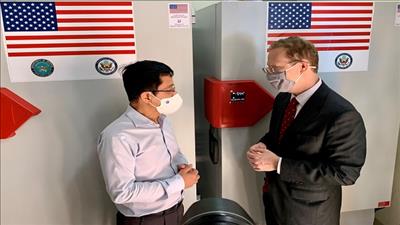 Hoa Kỳ hỗ trợ tủ lạnh âm sâu cho Việt Nam bảo quản vaccine phòng Covid-19