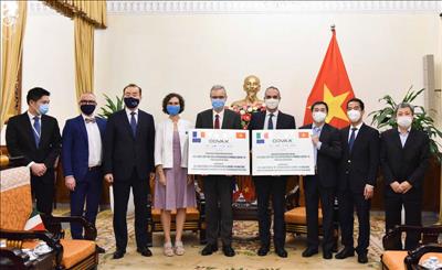 Pháp và Italy trao tặng 1,5 triệu liều vaccine Astra Zeneca cho Việt Nam
