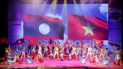 Tổ chức các hoạt động giao lưu văn hóa Việt Nam - Lào