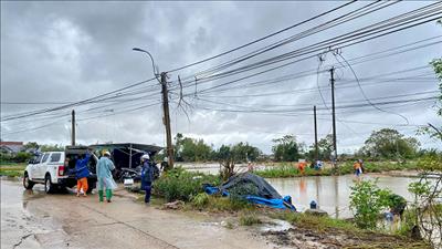 Tập trung khắc phục hậu quả, khôi phục sản xuất kinh doanh, ổn định đời sống nhân dân sau mưa lũ