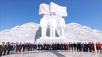Tổng Bí thư dự Lễ khánh thành Công viên Hữu nghị Lào - Việt Nam ở Vientiane