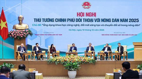 Thủ tướng đối thoại với nông dân về khoa học công nghệ, chuyển đổi số