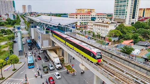 Hà Nội tăng cường phục vụ hành khách bằng phương tiện công cộng dịp Tết Dương lịch