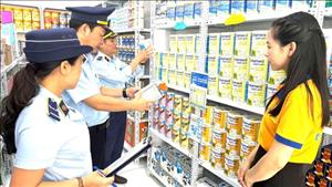 Tiếp tục đẩy mạnh cao điểm đấu tranh ngăn chặn, đẩy lùi buôn lậu, gian lận thương mại, hàng giả