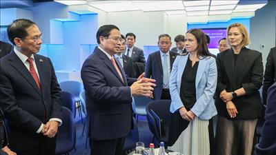 Thủ tướng thăm trung tâm chính phủ số hàng đầu thế giới tại Estonia