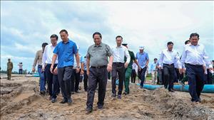 Thủ tướng kiểm tra công trường, chỉ đạo thông tuyến 2 dự án cao tốc tại ĐBSCL vào ngày 19/12/2025