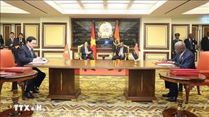Chủ tịch nước Lương Cường hội đàm với Tổng thống Angola