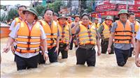 Thủ tướng tới Thái Nguyên thăm hỏi người dân, chỉ đạo khắc phục hậu quả mưa lũ