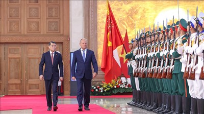 Thủ tướng Lê Minh Hưng chủ trì lễ đón chính thức Thủ tướng Ba Lan