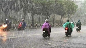 Nhiều khu vực trên cả nước có mưa dông, cần đề phòng khả năng xảy ra lốc, sét, mưa đá