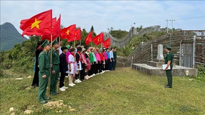 Tổ chức phong trào Toàn dân xây dựng nền quốc phòng vững mạnh, hiện đại
