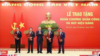 Trao Huân chương Quân công tặng các đồng chí lãnh đạo, nguyên lãnh đạo