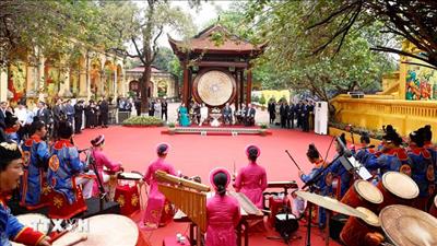 Tổng Bí thư, Chủ tịch nước và Phu nhân chủ trì Chương trình hữu nghị đặc biệt tại Hoàng Thành Thăng Long