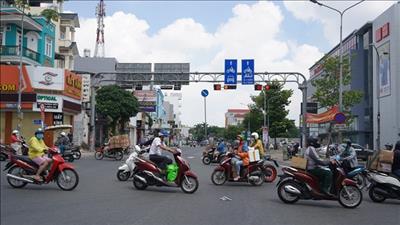 Thời tiết ngày 25/4: Bắc Bộ trời mát, Trung Bộ mưa dông, Nam Bộ nắng nóng