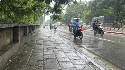 Bắc Bộ và Bắc Trung Bộ có mưa dông, phía Nam duy trì nắng nóng