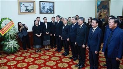 Thủ tướng Lê Minh Hưng viếng Chủ tịch Quốc hội Lào Xaysomphone Phomvihane