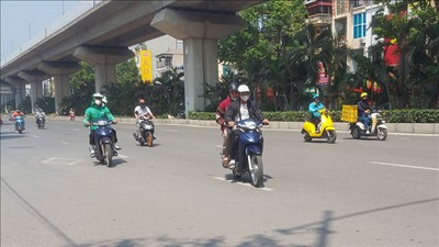 Bắc Bộ và Trung Bộ ngày nắng, Nam Bộ mưa dông rải rác