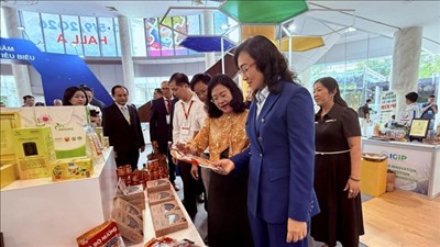 Khai mạc Triển lãm sản phẩm công nghiệp nông thôn tiêu biểu, kết nối chuỗi cung ứng quốc tế