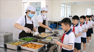 Thủ tướng yêu cầu tăng cường bảo đảm an toàn, chất lượng bữa ăn trong các cơ sở giáo dục