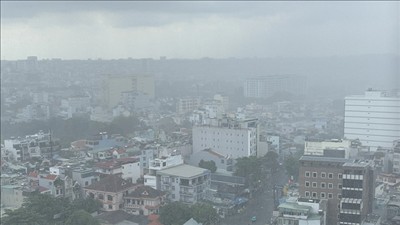 Nhiều khu vực trên cả nước có mưa dông, Bắc Bộ chuyển lạnh