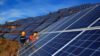 Trung Quốc nâng mục tiêu phát triển năng lượng tái tạo