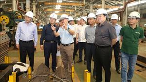 Phó Thủ tướng Trần Hồng Hà kiểm tra tiến độ sản xuất cột thép dự án đường dây 500kV mạch 3