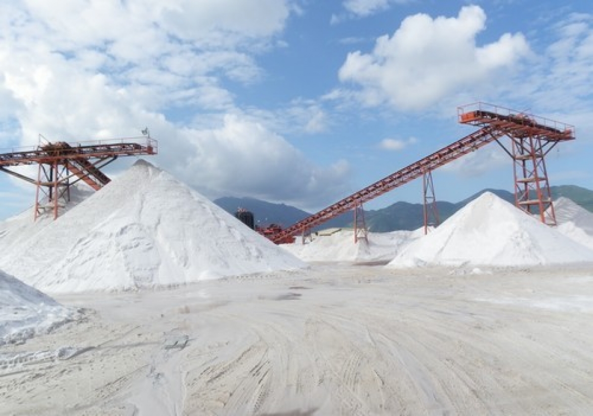 Điều kiện và thủ tục xuất khẩu cát trắng